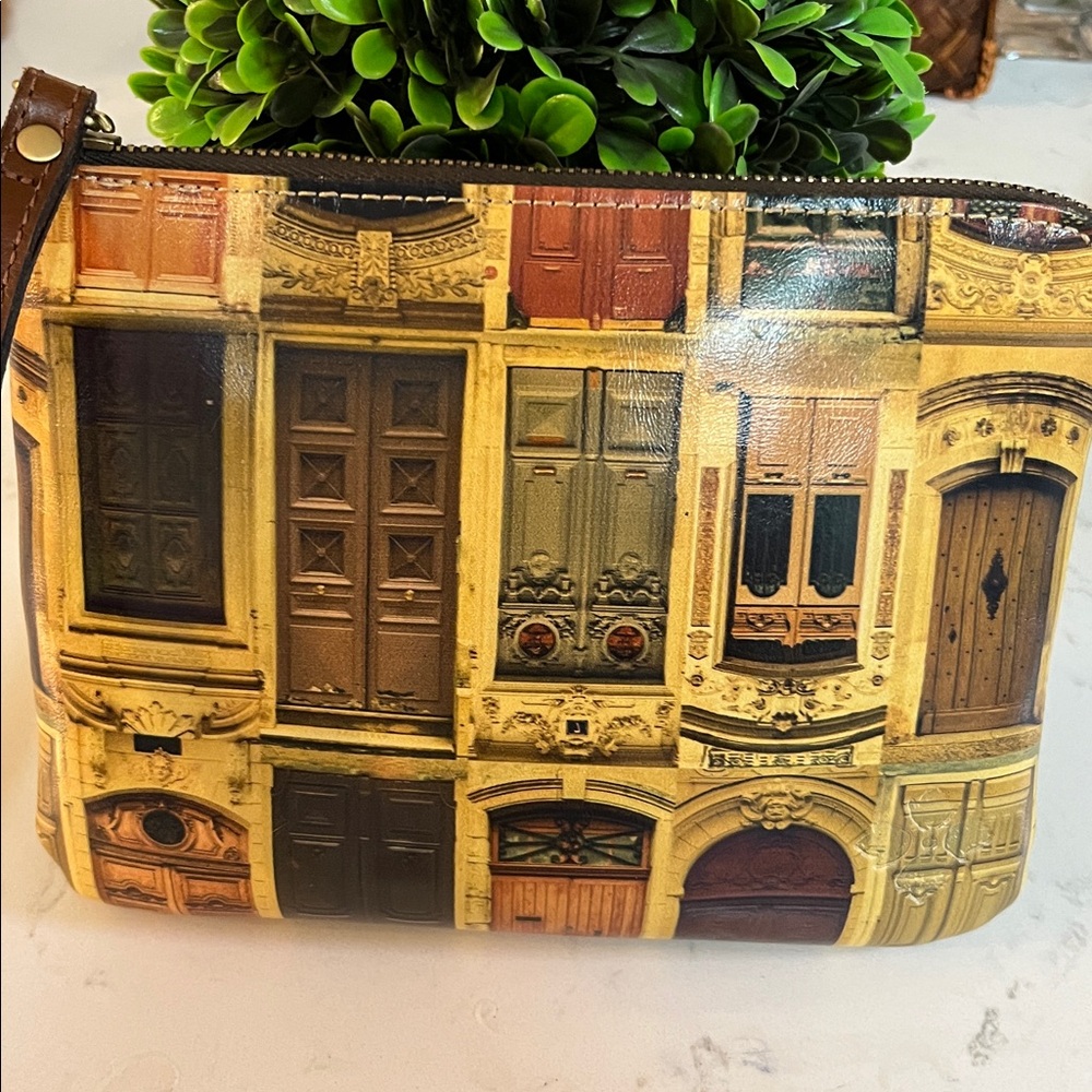 NWT~Patricia Nash Architectural-“Doorways to Italy” Cassini Clutch/Wristlet
